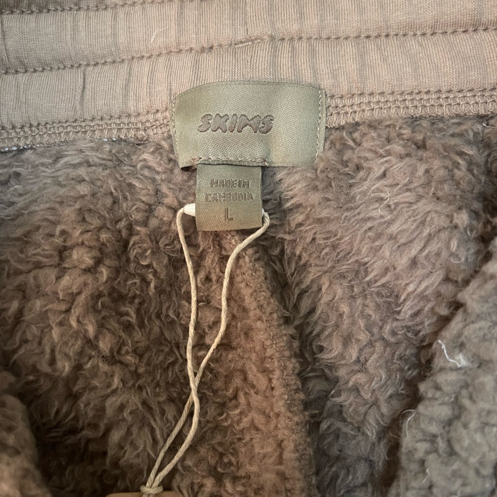 SKIMS Taupe Teddy Jogger Lounge Pants in size large - Picture 5 of 10